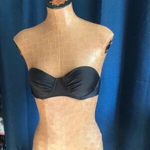 Strapless‎ swimsuit top